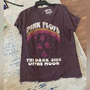 Size M. Pink floyd shirt